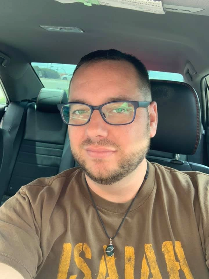 Дэниэл был уверен в том, что он 16-летний школьник и ему пора на занятия, несмотря на то, что был 37-летним женатым мужчиной и отцом.