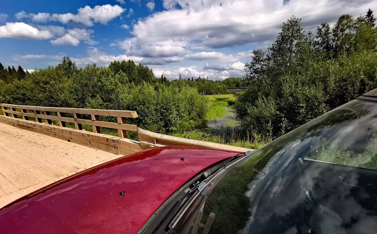 Паралельно идёт железка Паралельно идёт железка