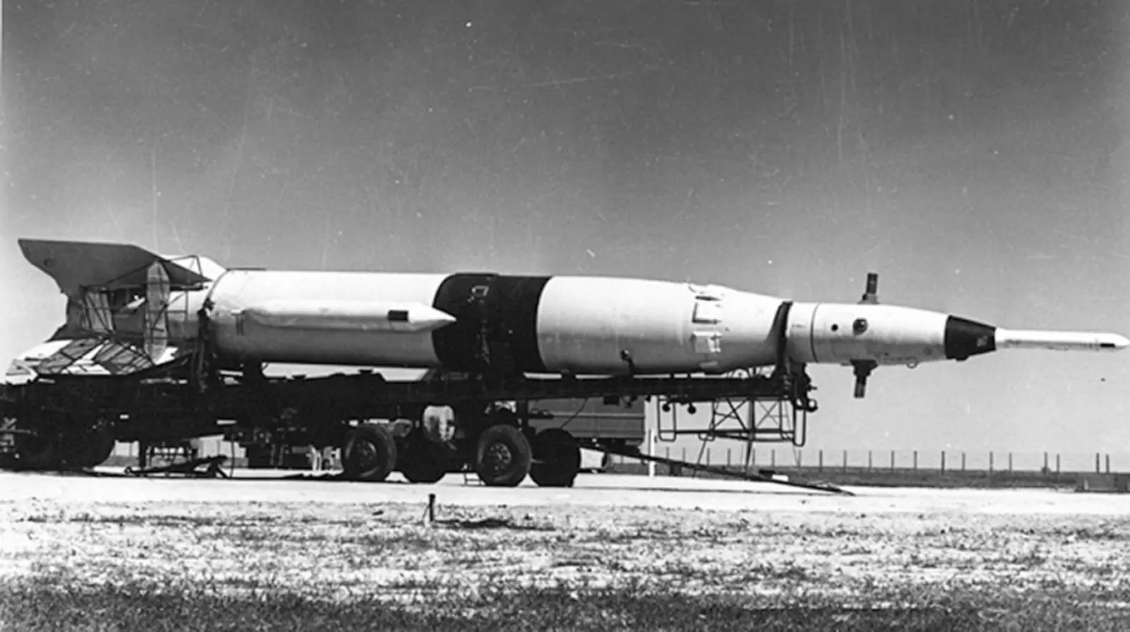 Самая первая баллистическая ракета. Капустин Яр ракета р1. Первая Советская баллистическая ракета р-1. Ракета р-2 Королев. Ракета Капустин Яр баллистическая.