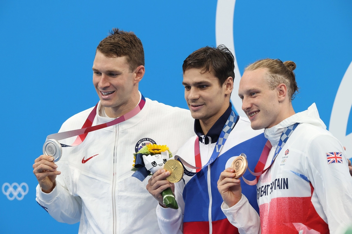 Призеры Олимпиады в Токио Райан Мерфи (США) &mdash; серебряная медаль, Евгений Рылов (Россия) &mdash; золотая медаль, и Люк Гринбанк (Великобритания) &mdash; бронзовая медаль &copy; Станислав Красильников/ТАСС