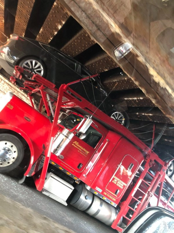 На это физически больно смотреть. 