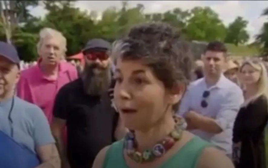 Британка была ошеломлена ценностью своей давней случайной находки. Британка была ошеломлена ценностью своей давней случайной находки.