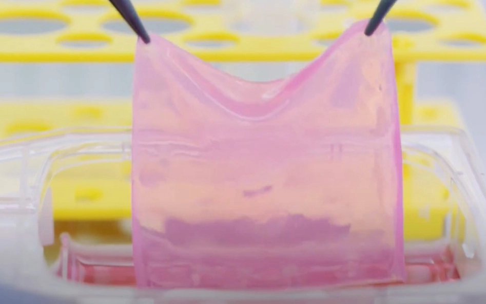 В результате получается ткань толщиной в один миллиметр.р