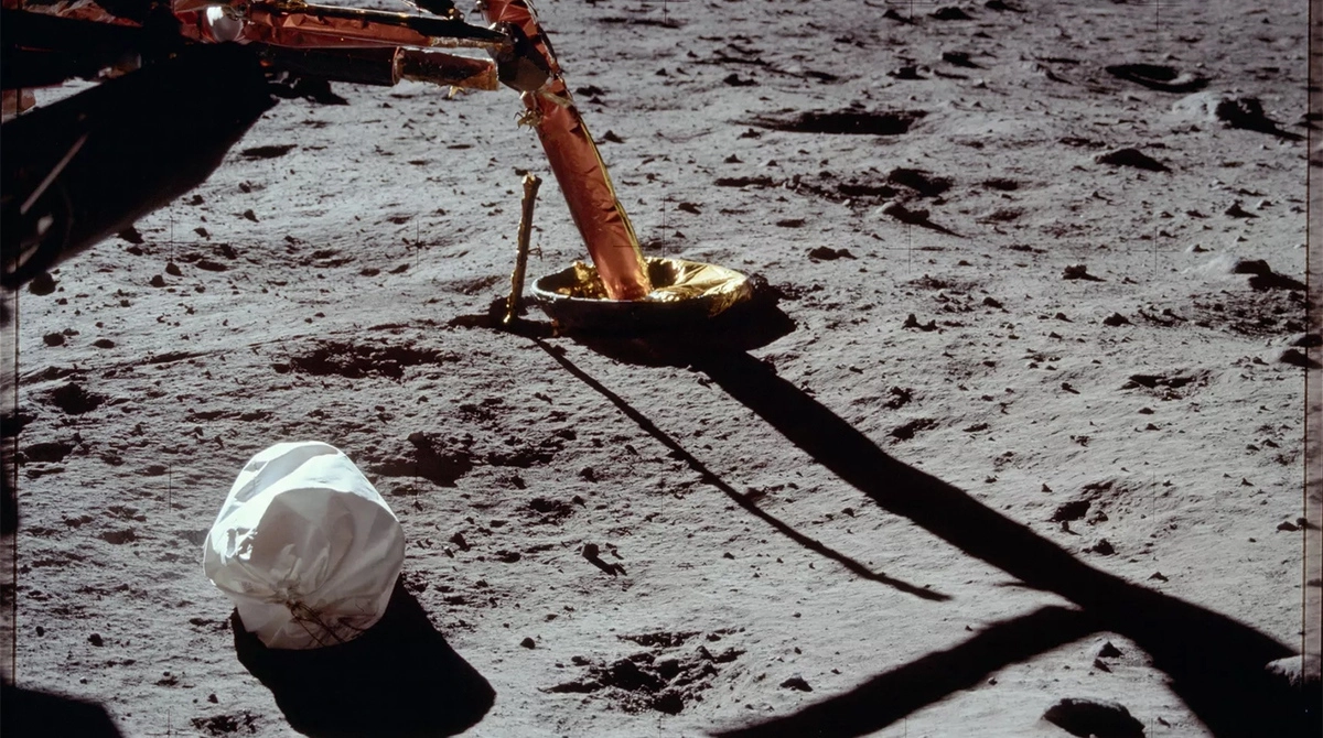 Люди посетили Луну 12 раз и оставили там более 180 тонн мусора, среди которого 96 пакетов с мочой и испражнениями. 