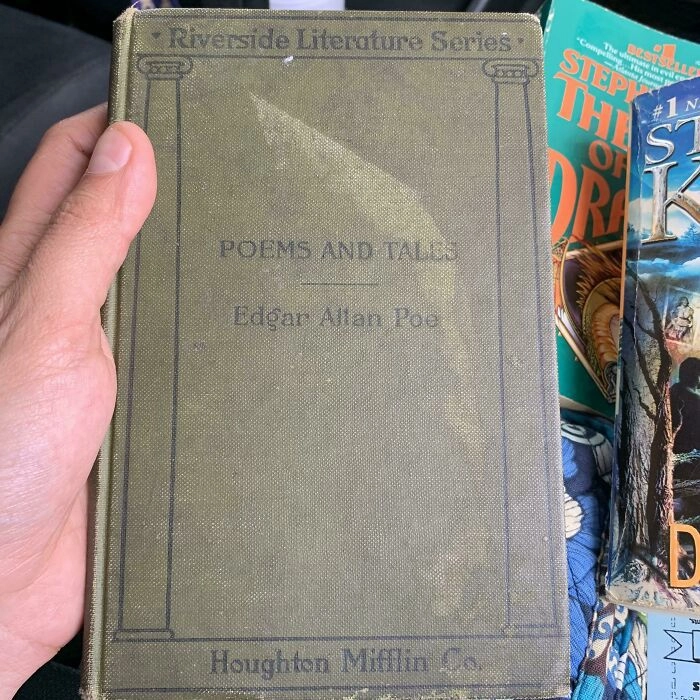 «Первое издание рассказов Эдгара Алана По. Нашел в магазине подержанных книг».