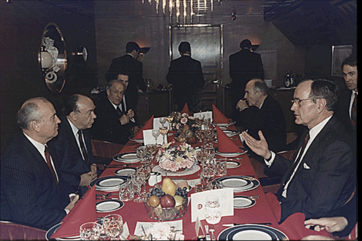 Встреча Горбачева и Буша на Мальте в 1989 году