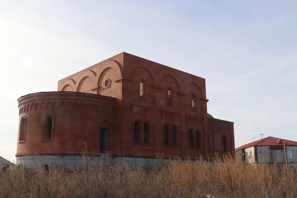 Троицкий храм - "сарай" Троицкий храм - "сарай"