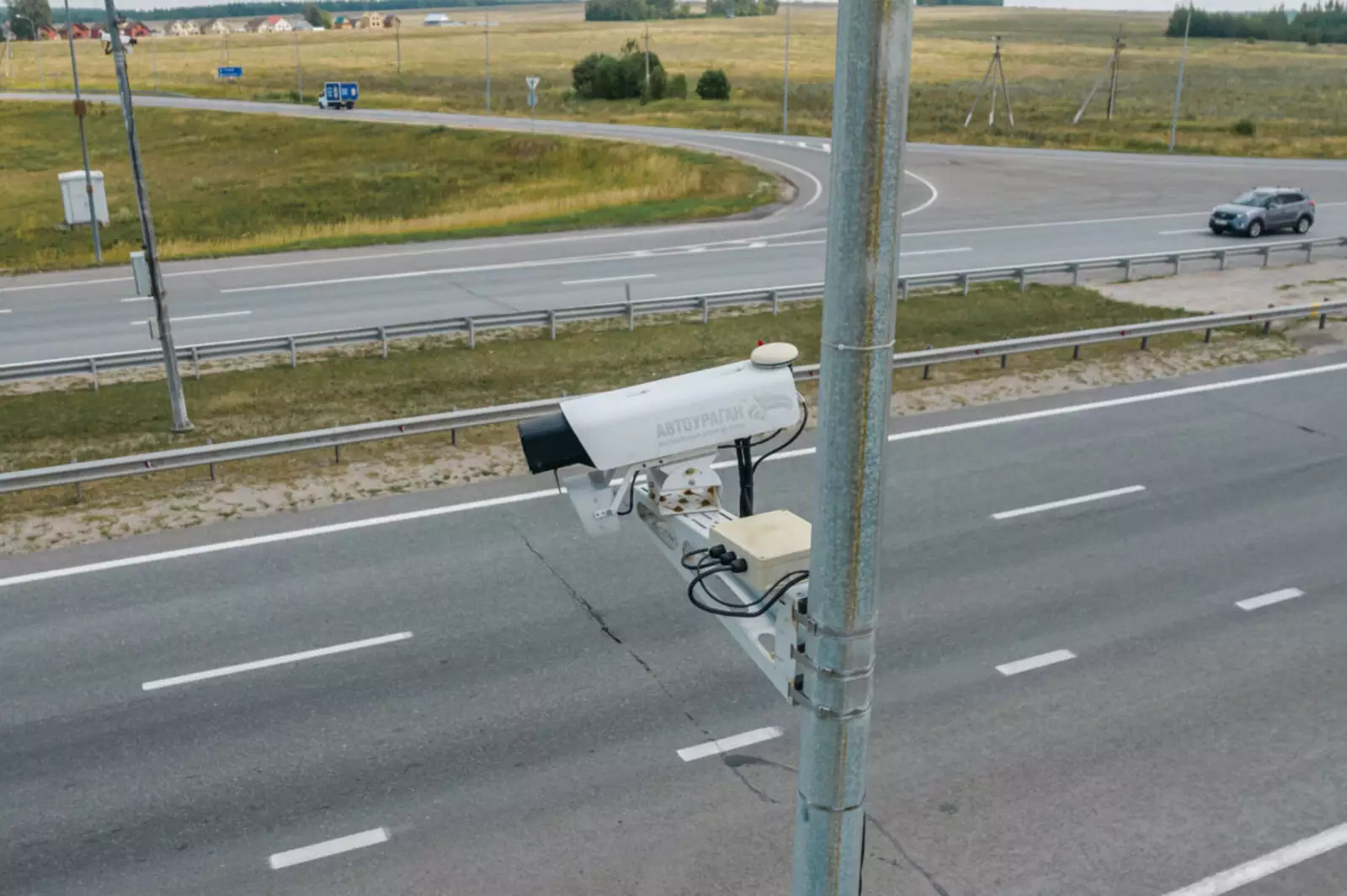 Стационарный комплекс «Автоураган» установленный на трассе М7 недалеко от Казани Стационарный комплекс «Автоураган» установленный на трассе М7 недалеко от Казани