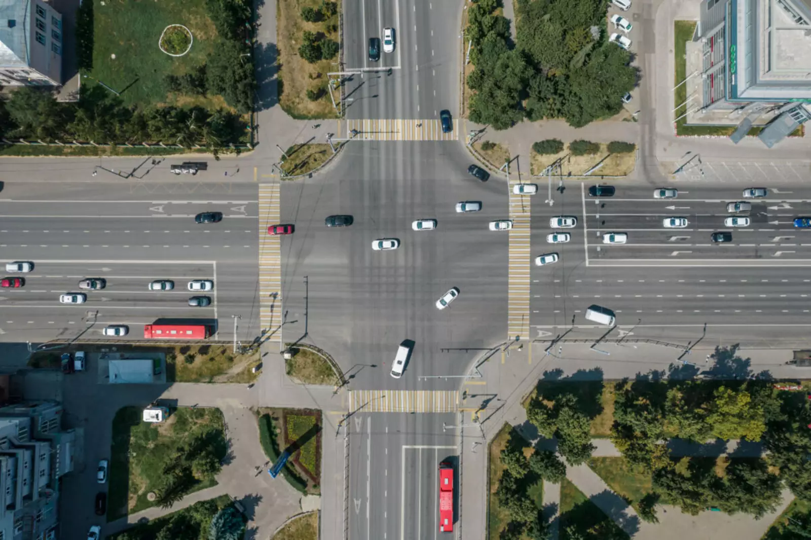 Перекресток улиц Назарбаева и Павлюхина в Казани контролируемый комплексом «Автоураган» Перекресток улиц Назарбаева и Павлюхина в Казани контролируемый комплексом «Автоураган»