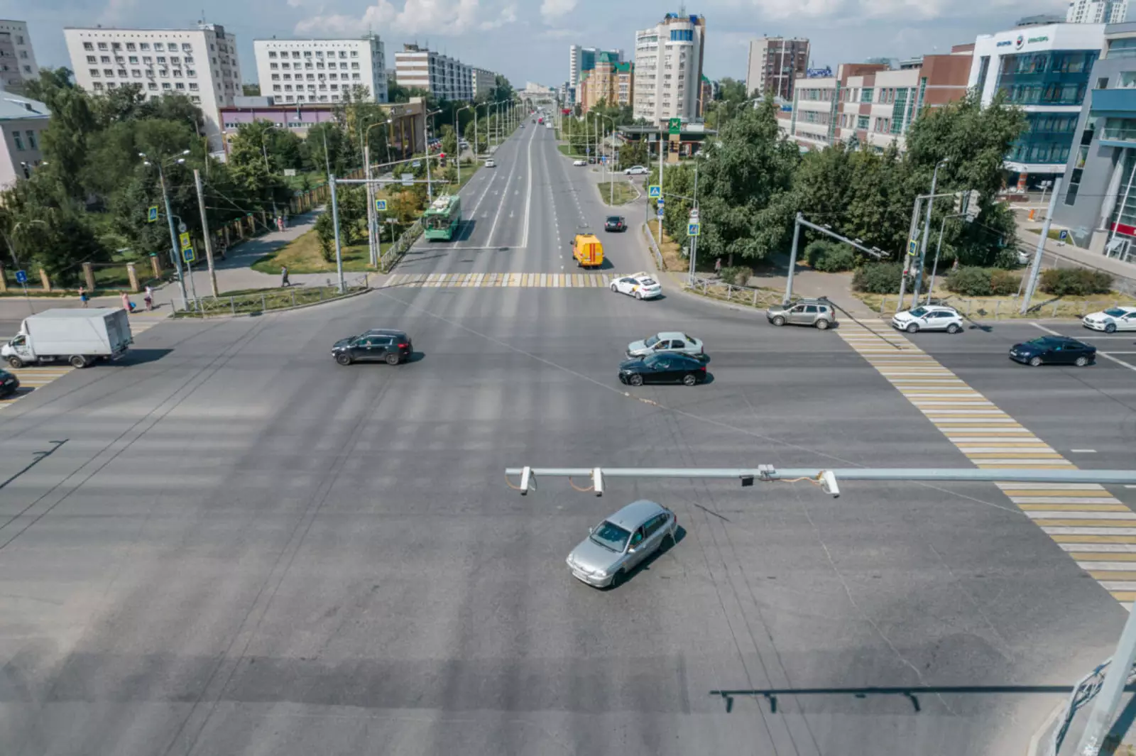 Перекресток улиц Назарбаева и Павлюхина в Казани контролируемый комплексом «Автоураган» Перекресток улиц Назарбаева и Павлюхина в Казани контролируемый комплексом «Автоураган»