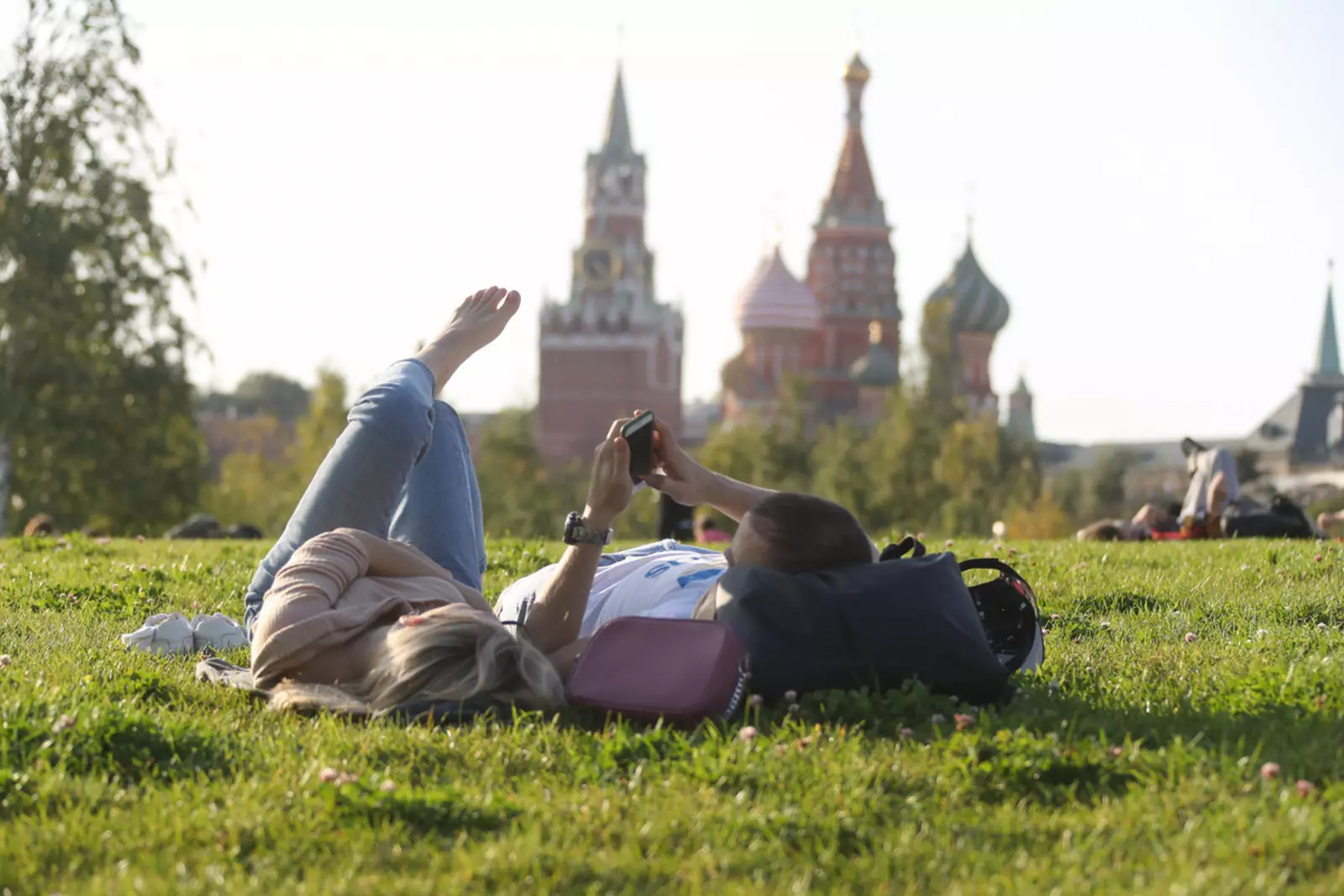 После 25 августа. Москва лето люди. Москва летом. Люди в Москве летом. Летняя Москва.