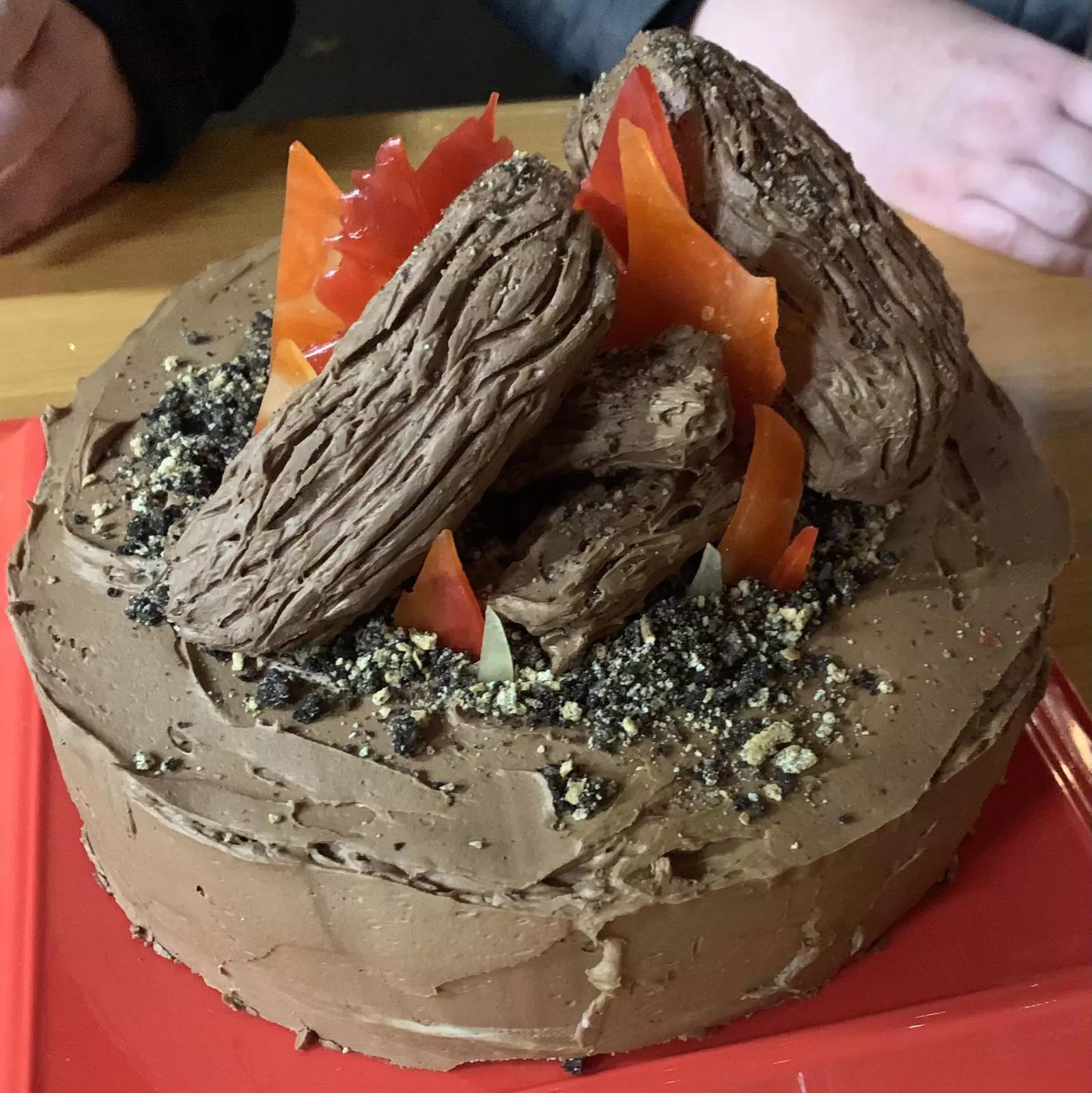 Не очень удачная попытка сделать для подруги торт в форме костра. 