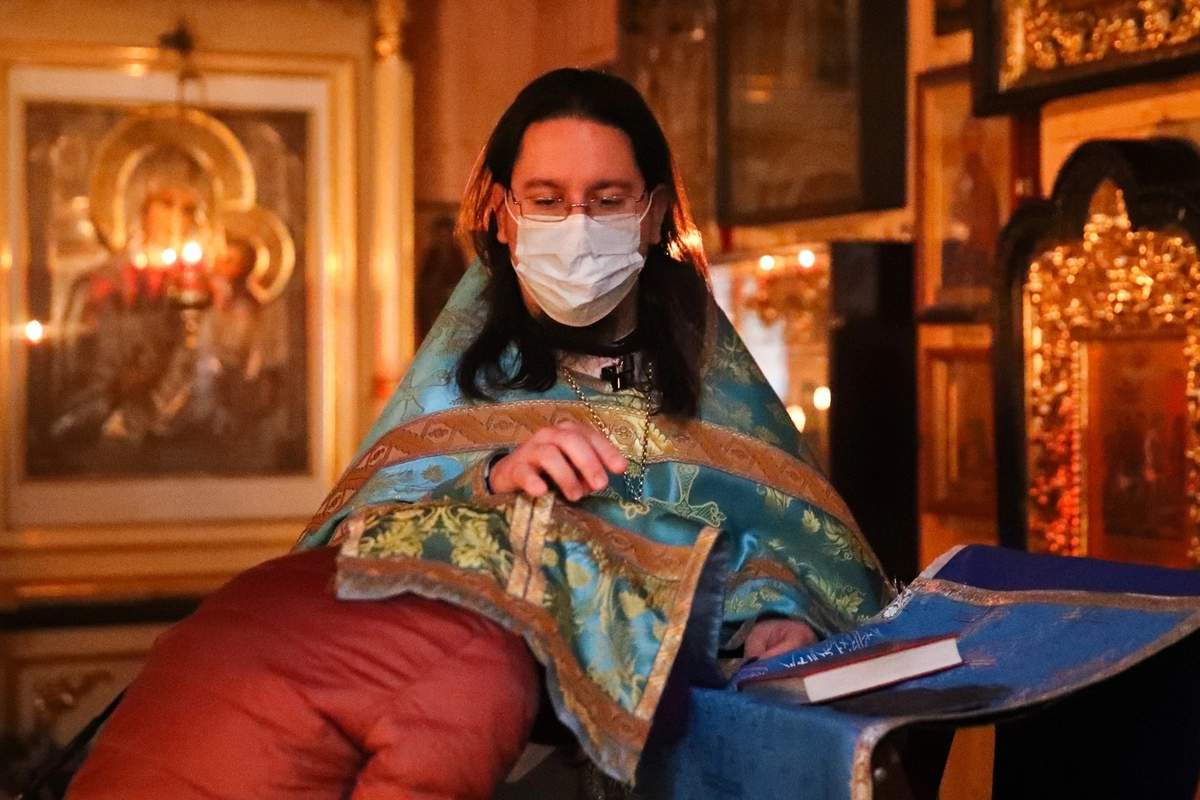 Исповедь в храме по время пандемии &copy; Вячеслав Прокофьев/ТАСС