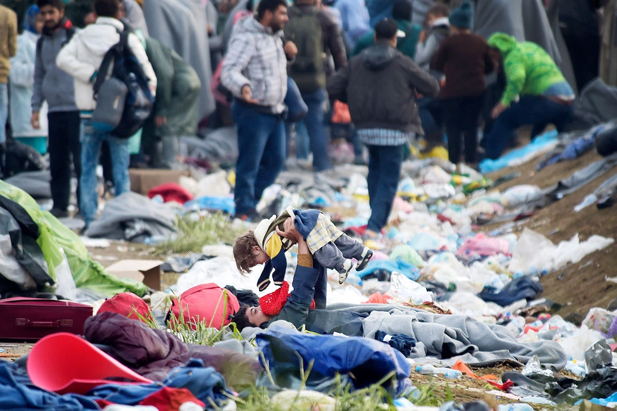 Нелегальные мигранты и беженцы на венгерско-хорватской границе