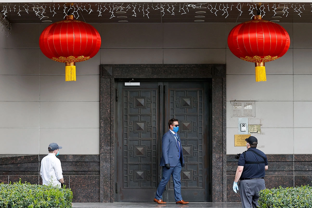  Ситуация у генконсульства Китая в Хьюстоне после требований властей США о его закрытии