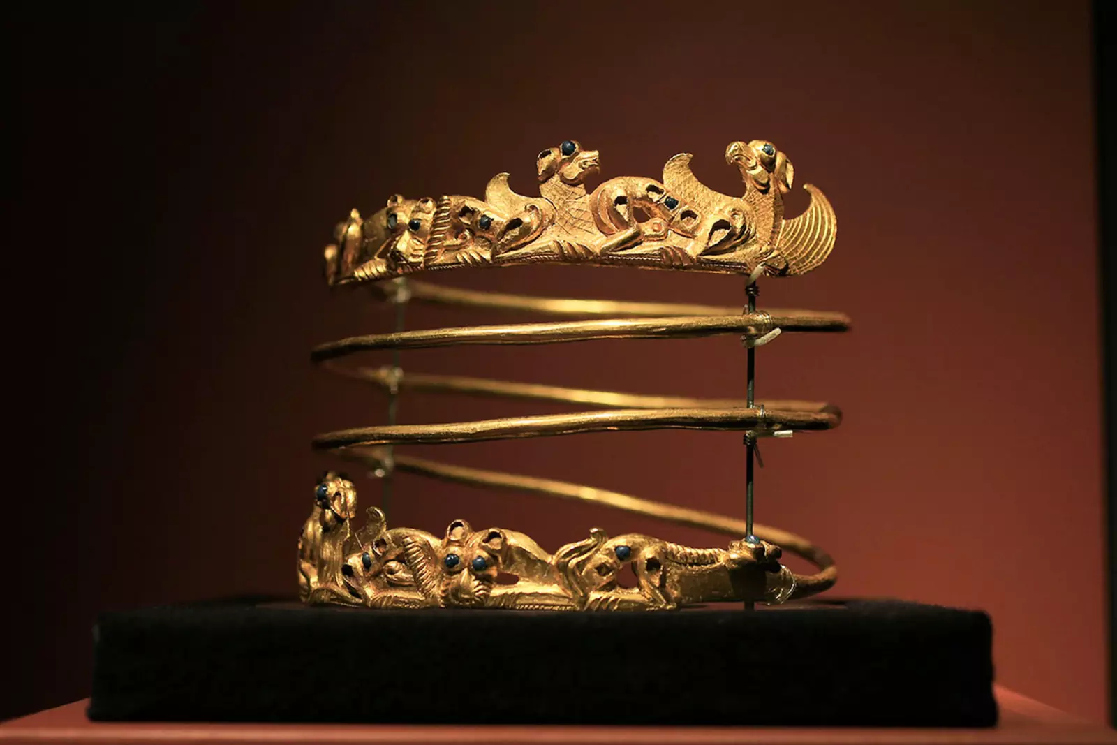 Суд Амстердама признал право Украины на скифское золото из собрания музеев Крыма