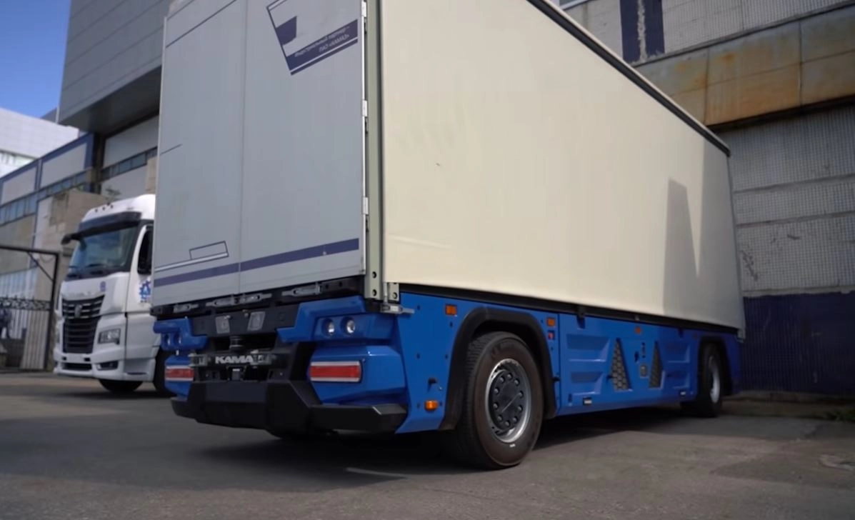 Беспилотный грузовик "Челнок"