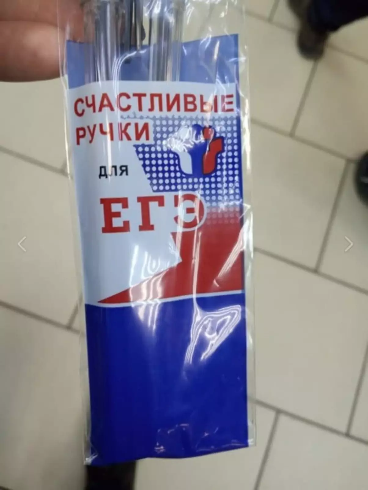 Наживаются на бедных школьниках, готовых поверить в чудо. Наживаются на бедных школьниках, готовых поверить в чудо.