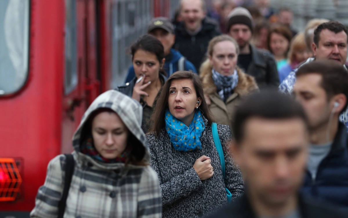 Толпа на вокзале.