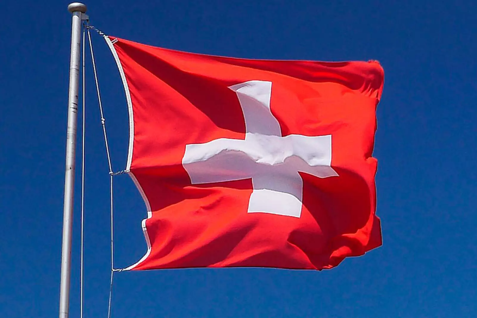 Национальный флаг Швейцарии. © pixabay.com