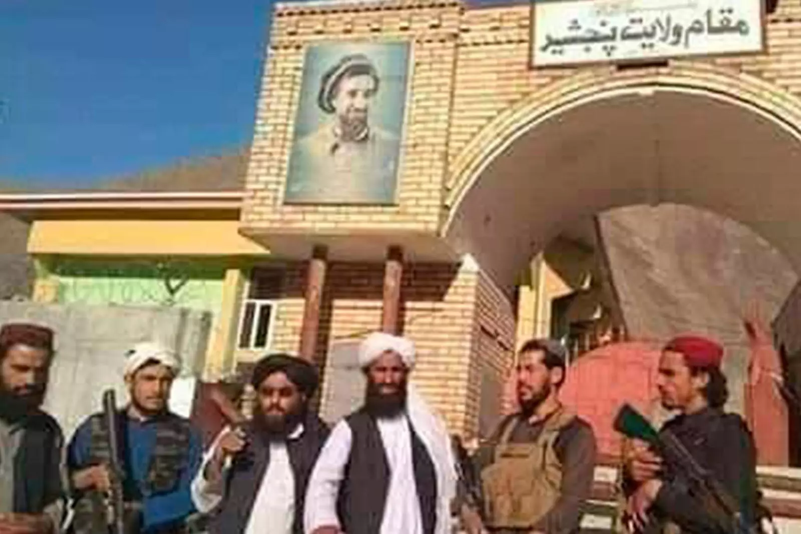 Талибы* в резиденции губернатора в Панджшере. Талибы* в резиденции губернатора в Панджшере.