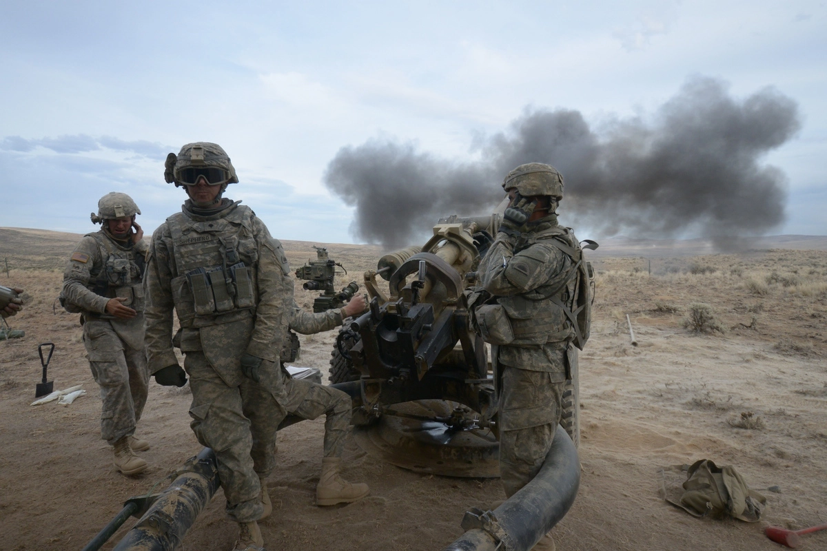 Гаубичная артиллерия ведет обстрел противника в Афганистане