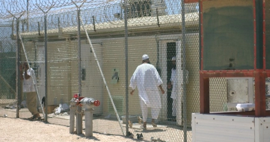 Пленный талиб в лагере "Дельта" в тюрьме на базе Гуантанамо