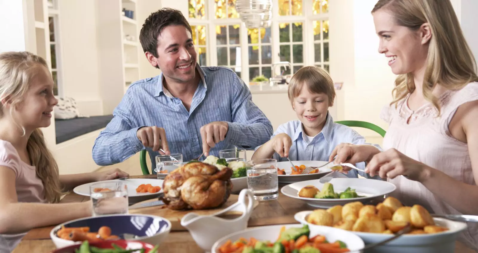 Семейный ужин влияет на наши когнитивные способности, но не на вкусовые предпочтения.