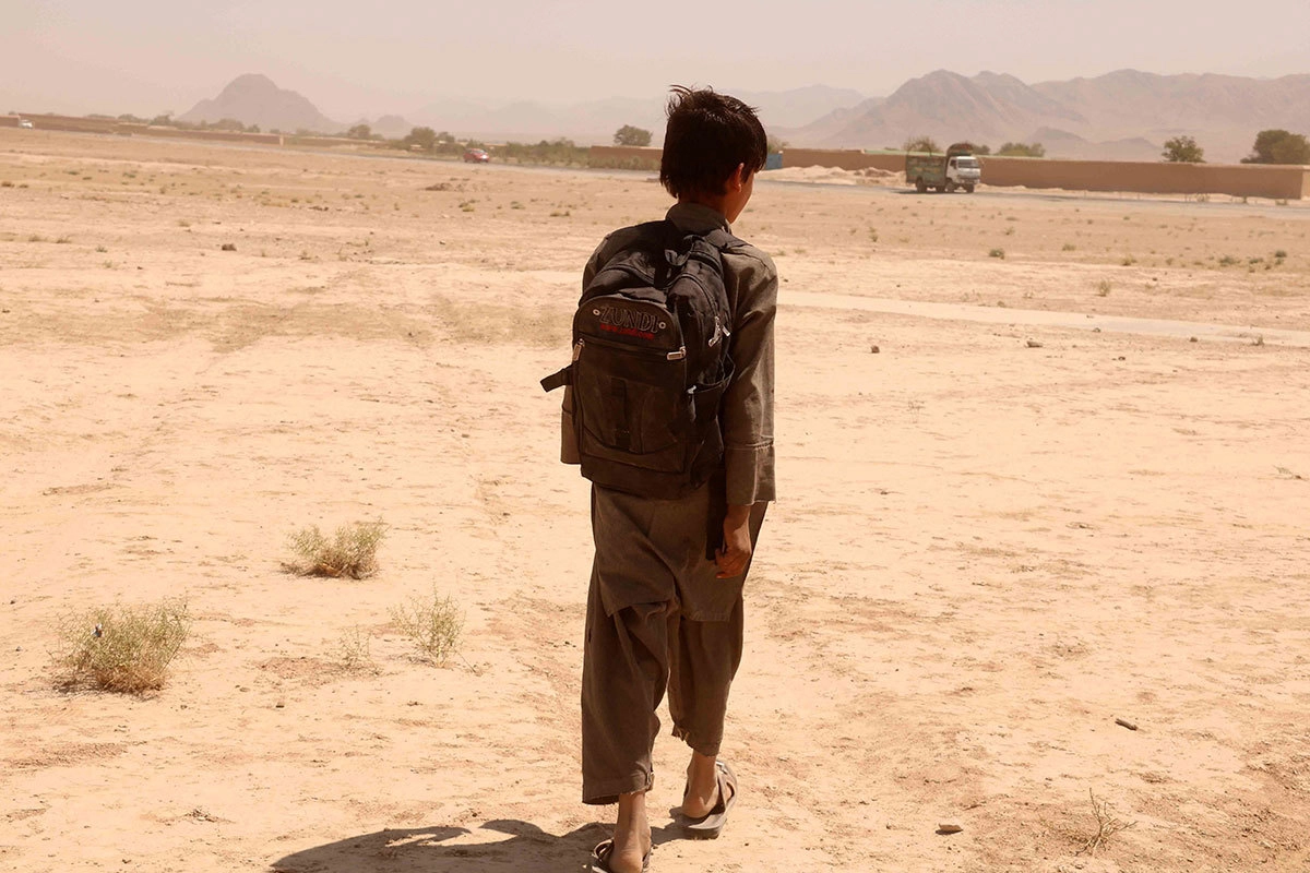 Мальчик в пустыне