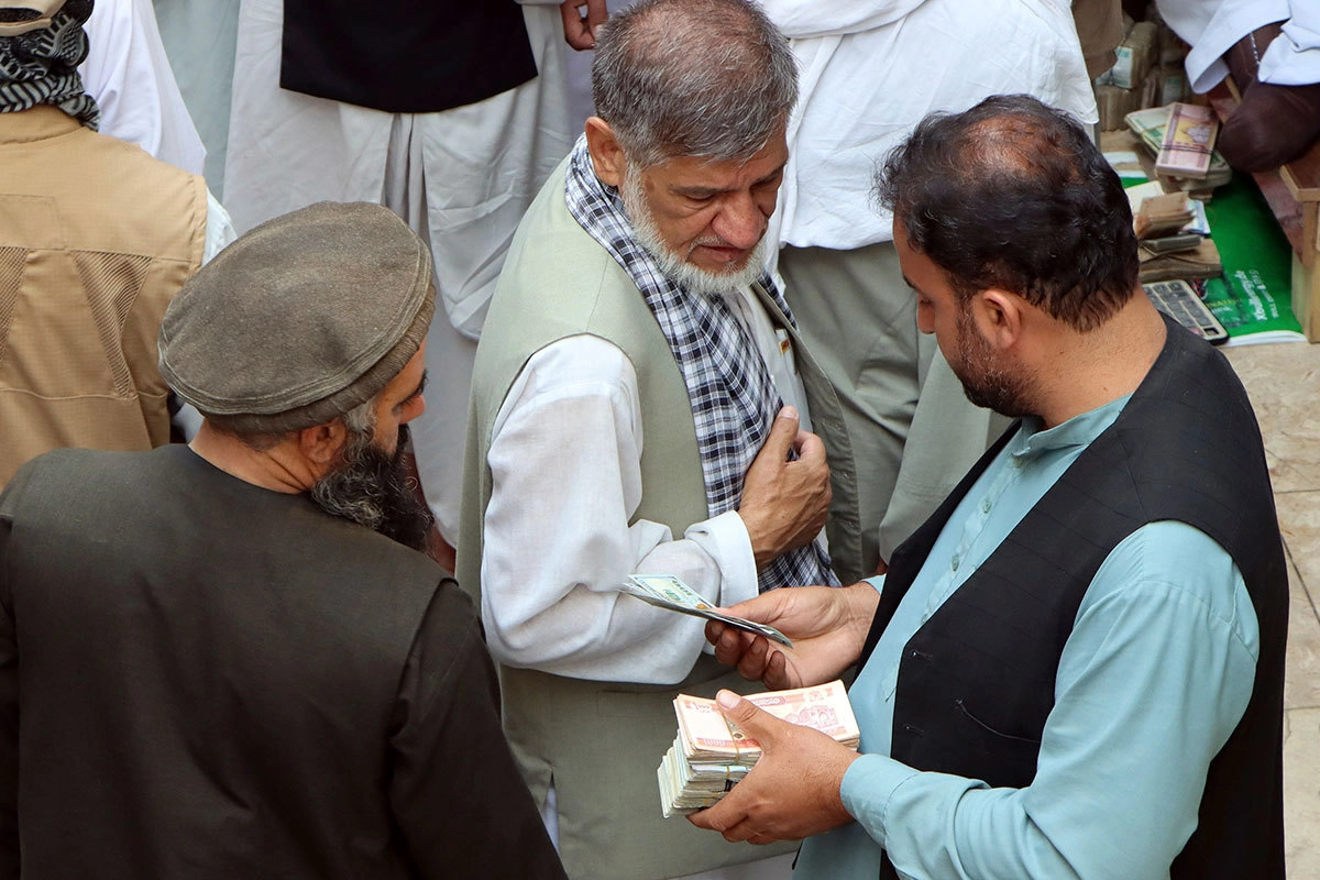 Валютный рынок "Сарай Шахзада" в Кабуле