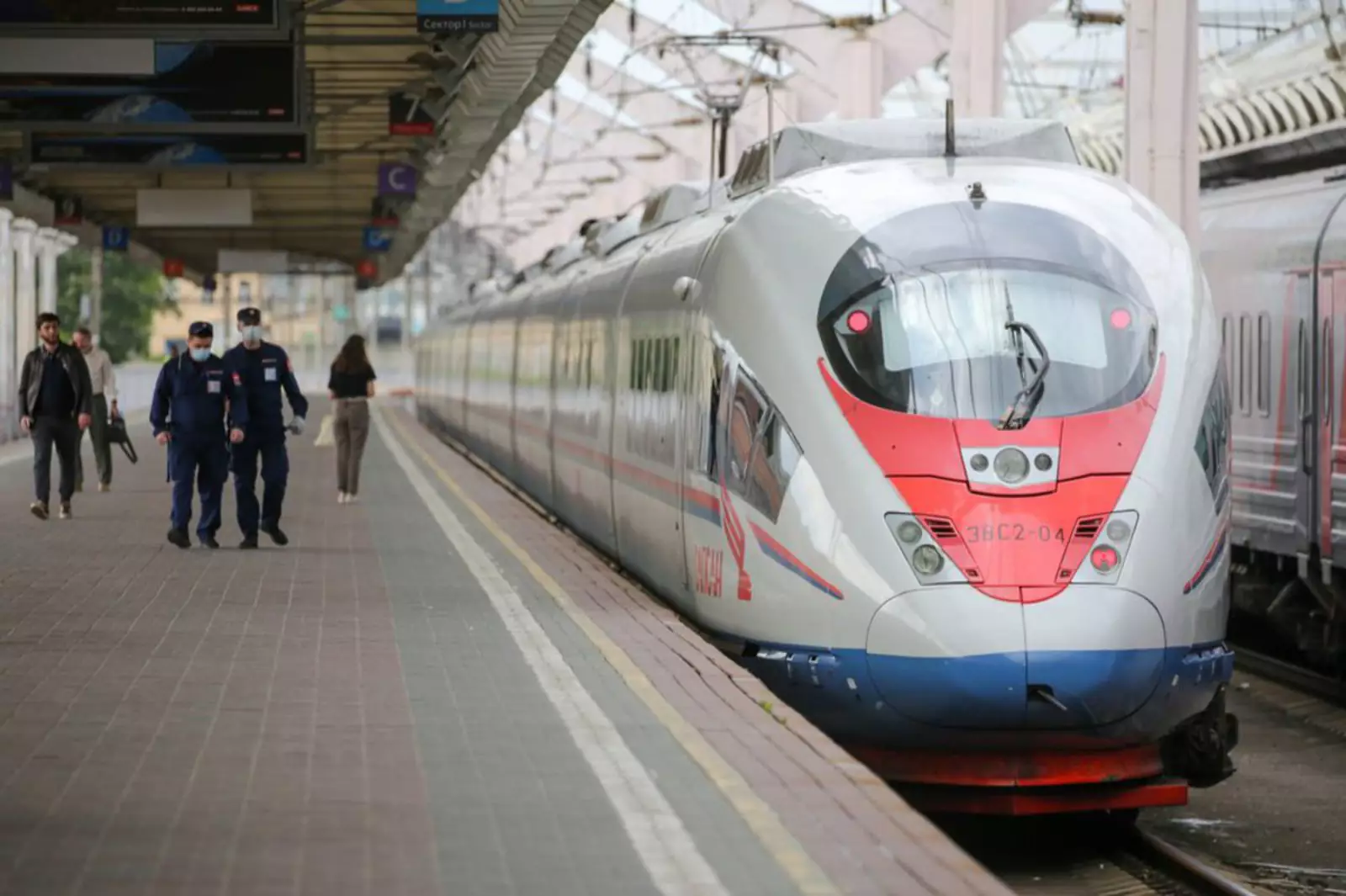  Отправление скоростного поезда «Сапсан» в Санкт Петербург с Ленинградского вокзала Москвы 