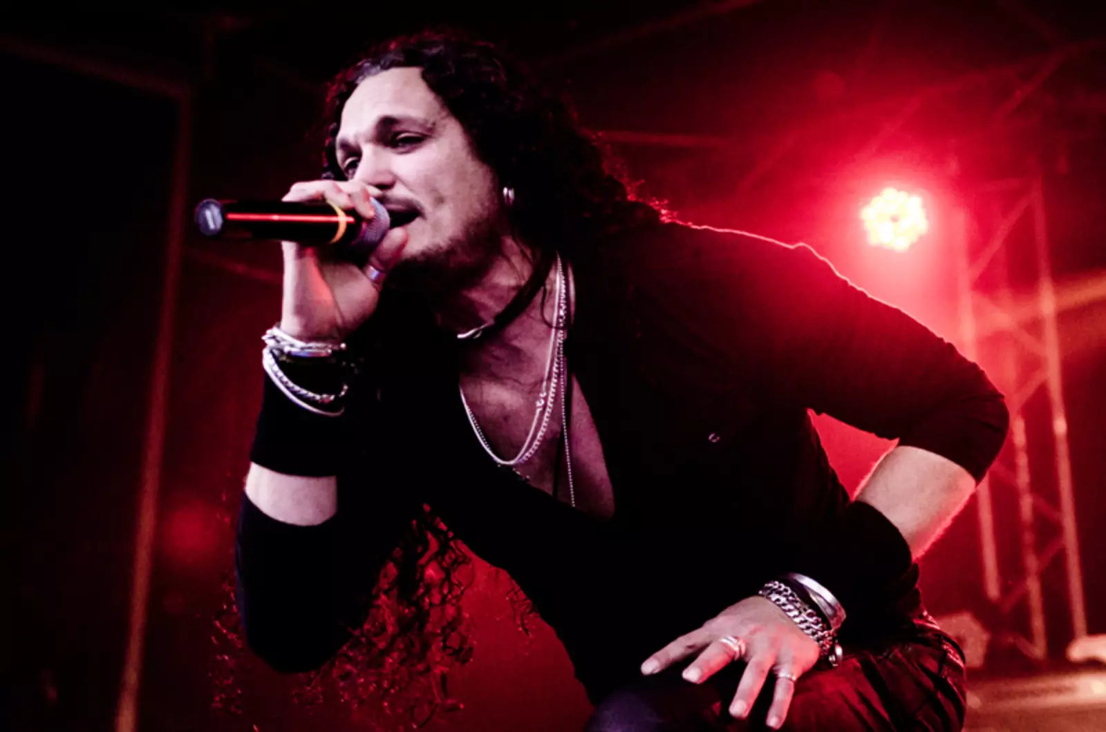 Южноафриканский вокалист Зиппи Терт — один из голосов Tank