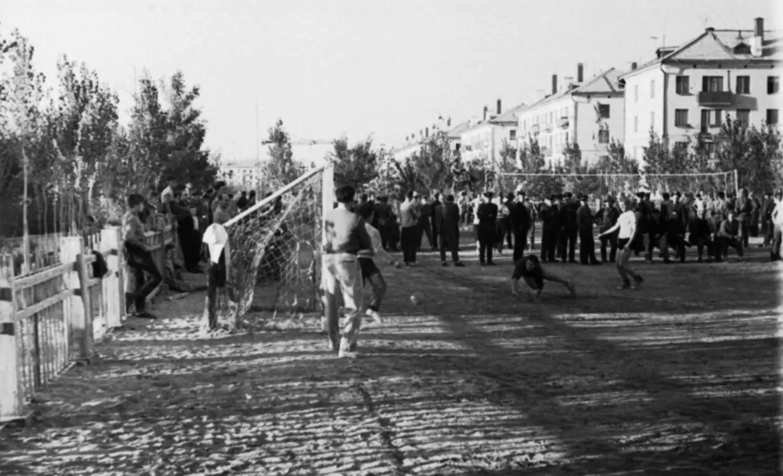 Ленинск (Байконур), Спортплощадка возле Летнего Ленинск (Байконур), Спортплощадка возле Летнего