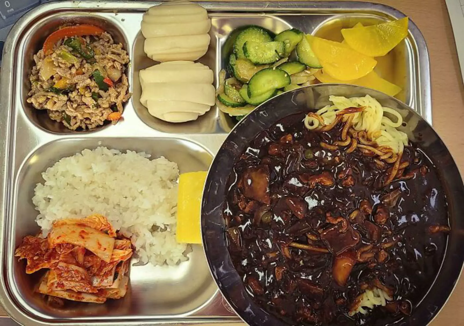 Еще один пример сбалансированного питания ученика из Кореи.