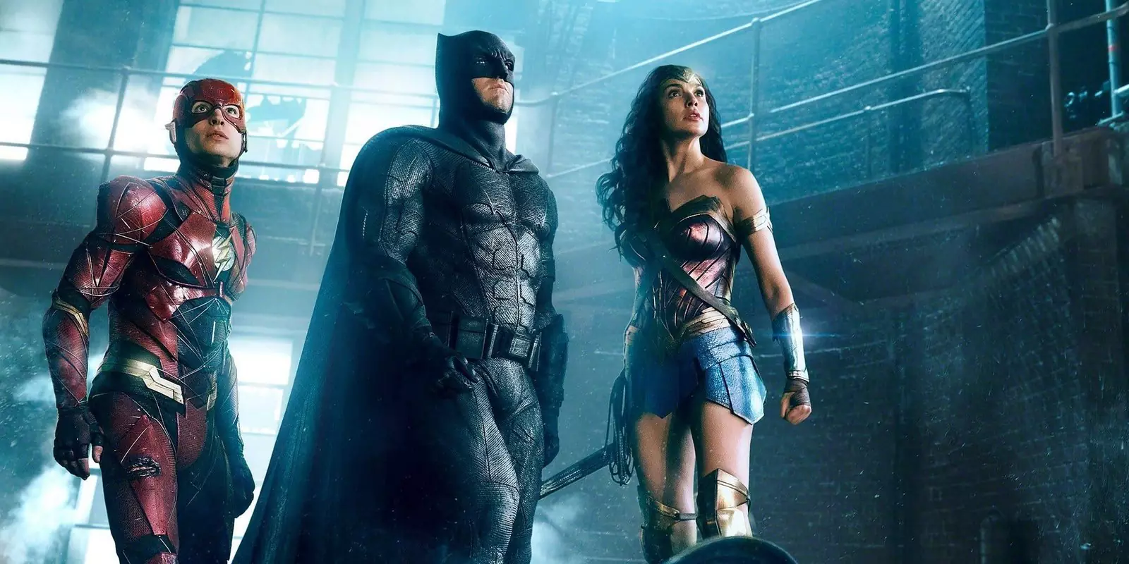 Конфликты на площадке "Лиги" случались из-за разницы в подходе к съемкам. Если Снайдер позволял актерскому составу импровизировать, то Уидон подобное пресекал достаточно резко.