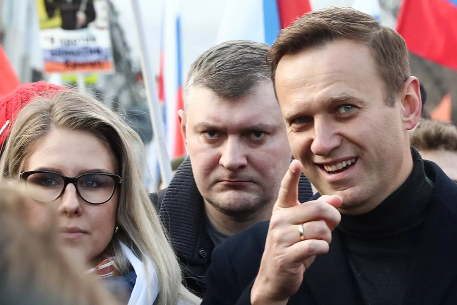 Бывший кандидат в депутаты Мосгордумы, юрист Фонда борьбы с коррупцией Любовь Соболь и оппозиционер Алексей Навальный (справа)
