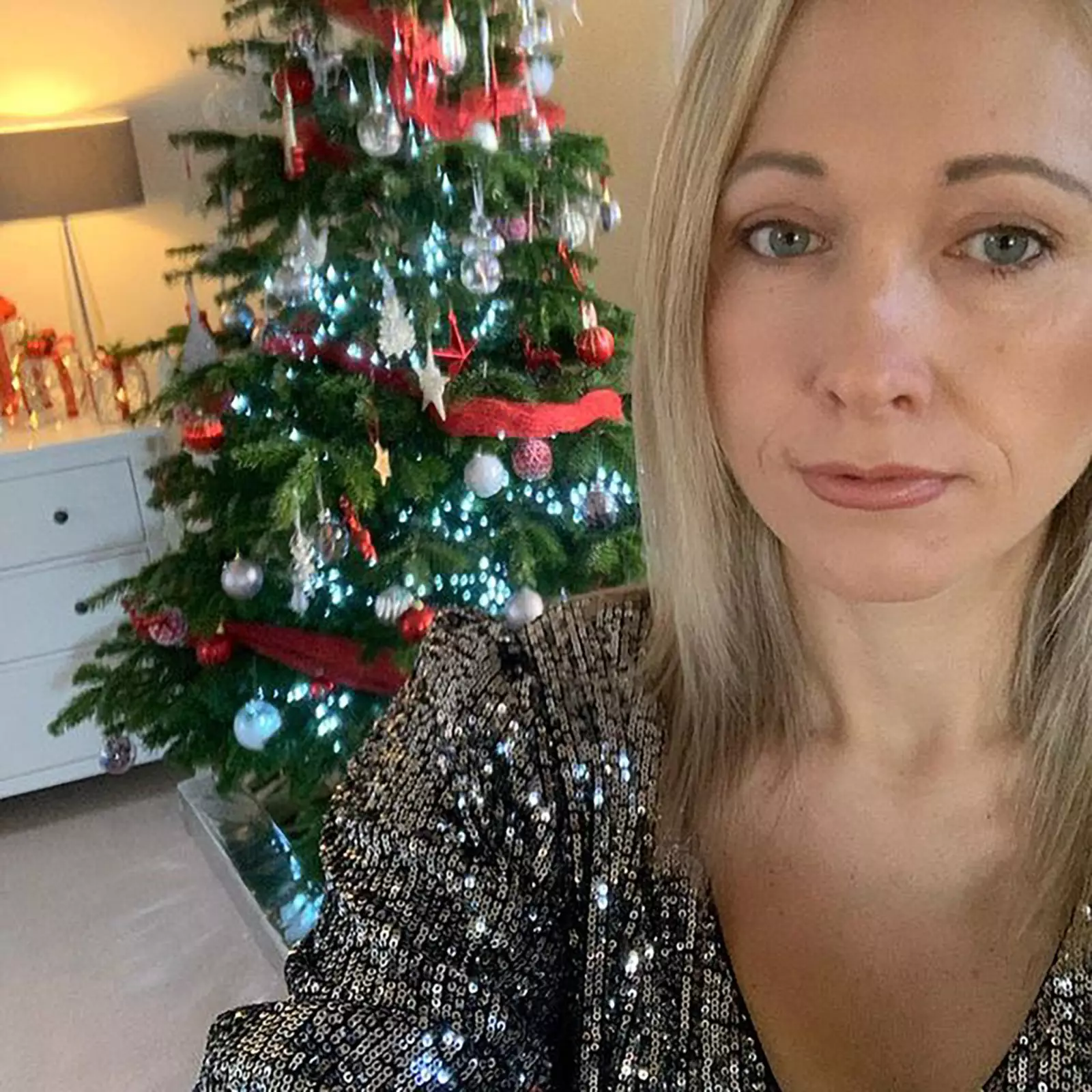 Клэр Маффет-Рис лишилась всех воспоминаний о последних 20 годах своей жизни. Клэр Маффет-Рис лишилась всех воспоминаний о последних 20 годах своей жизни.