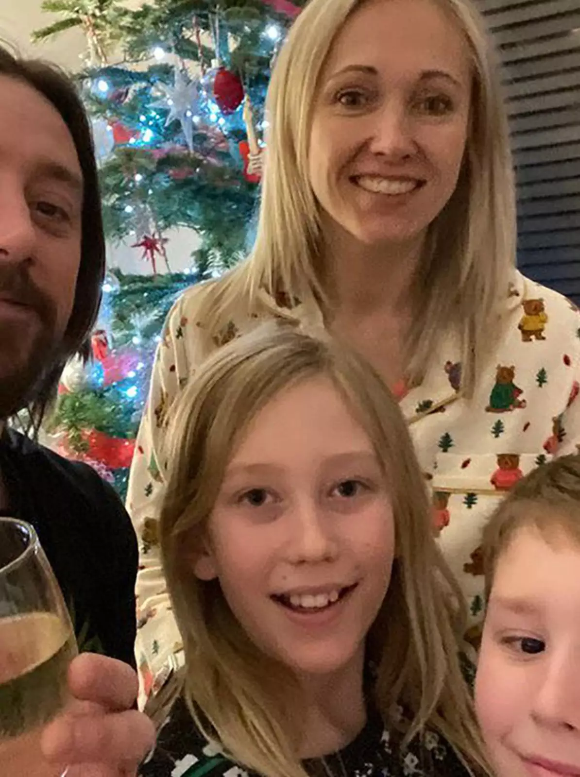 Сейчас женщина чувствует себя намного лучше, но до полного выздоровления еще далеко. Сейчас женщина чувствует себя намного лучше, но до полного выздоровления еще далеко.