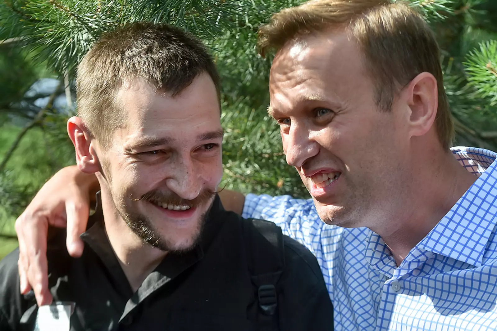 Братья Олег Навальный (слева) и Алексей Навальный (справа)