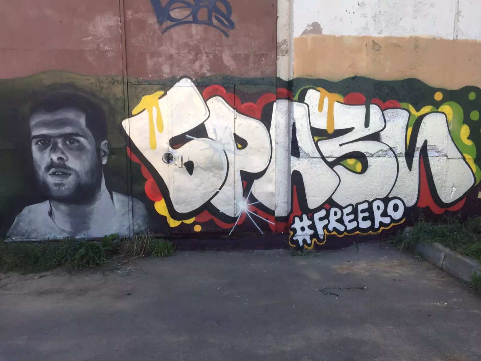 Граффити с изображением Бразильца, одного из лидеров рэп-группы „Рыночные отношения“