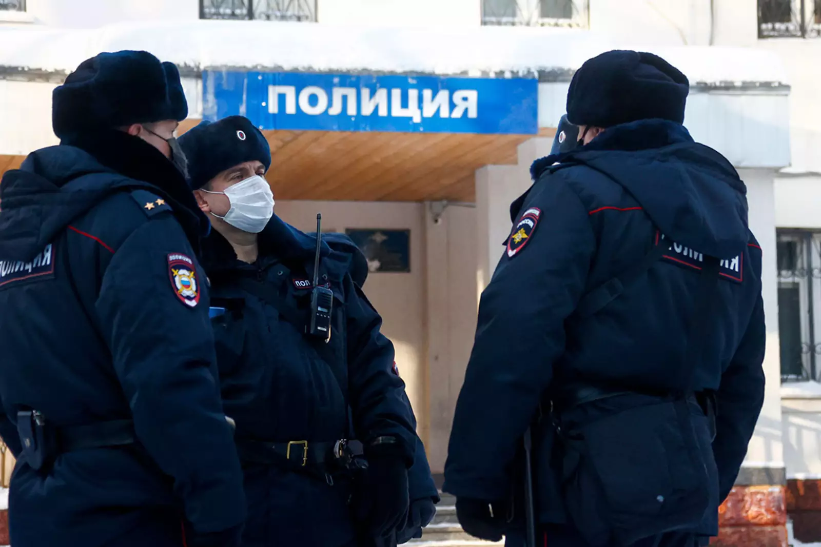 Нападение на отделение. Мигранты и полиция. Полиция задержала в Москве. Полиция задерживает мигрантов. Мигранты в Москве полиция.
