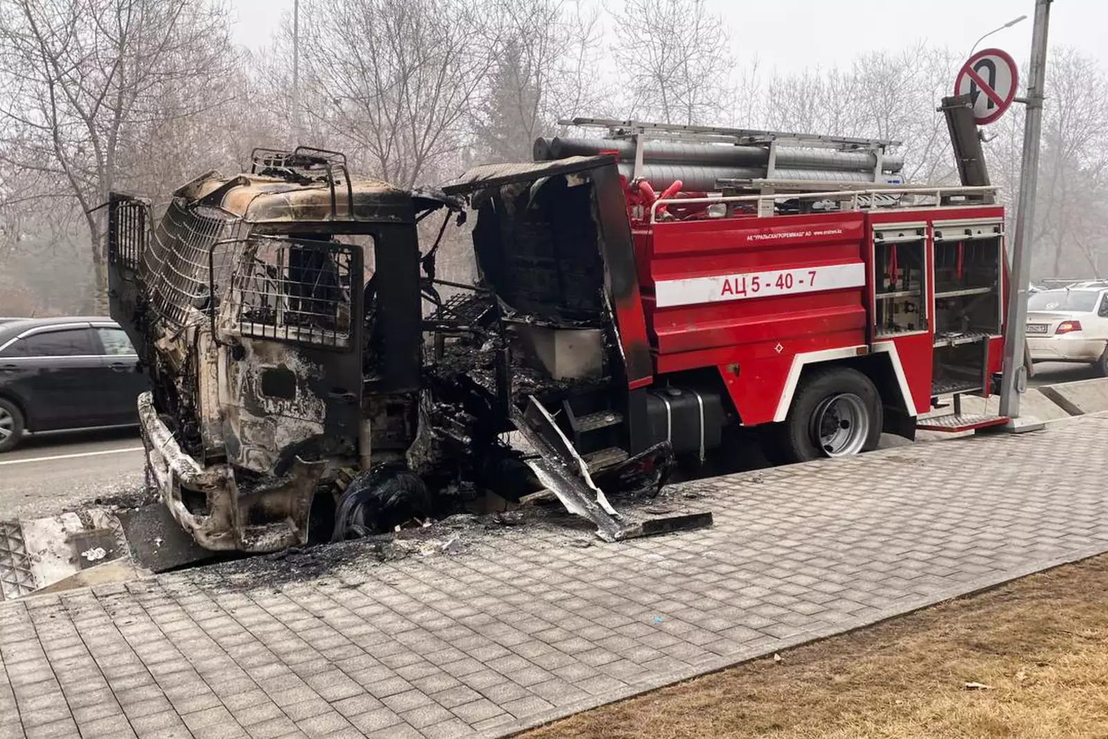 Казахстан. Алма-Ата. Пожарный автомобиль сгоревший в ходе беспорядков в городе. 