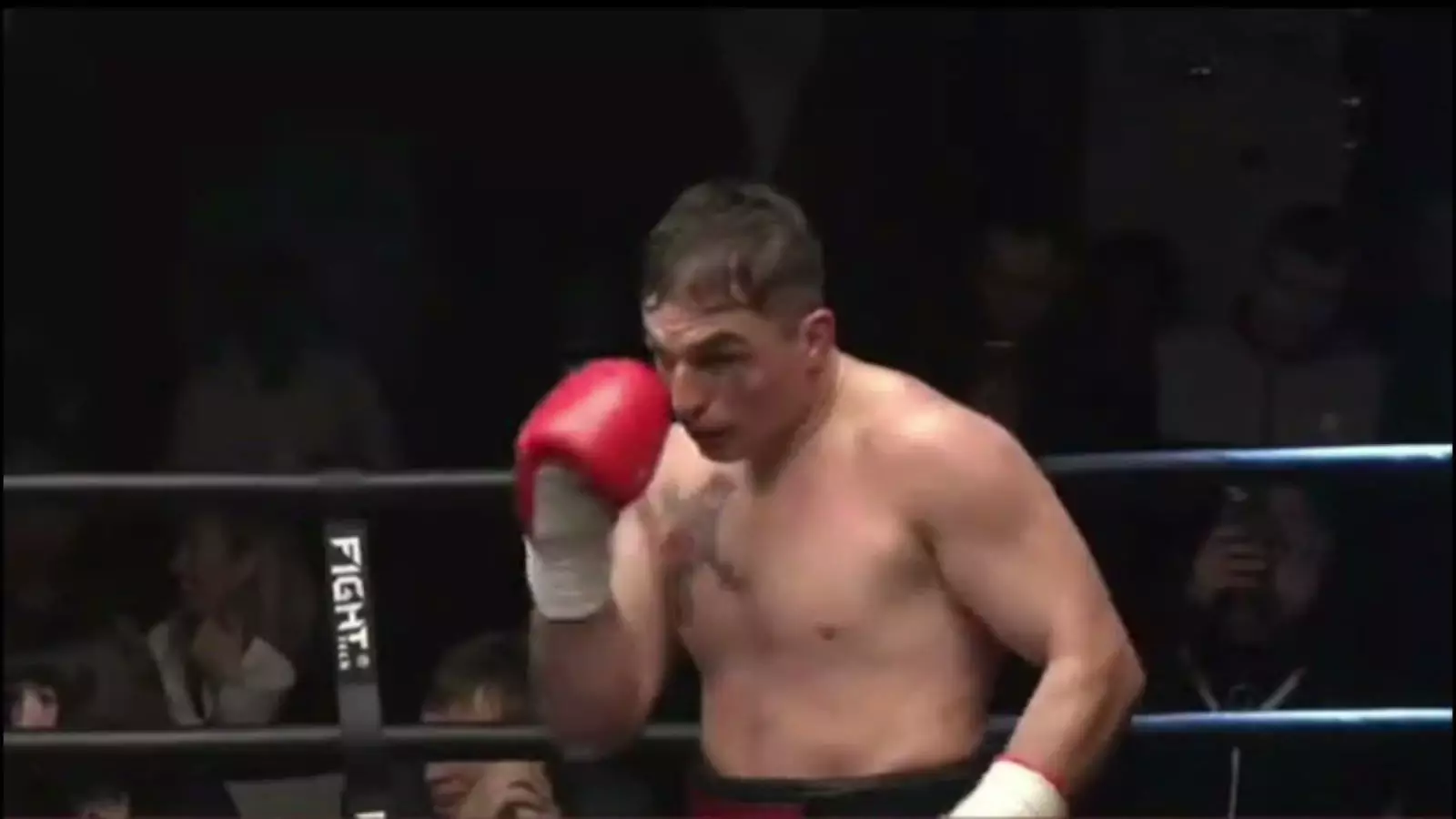 Драка в метро в москве дагестанцы. Боксер заступился. Старцев боксер барнаул. Боксер заступился. Дагестанцы избили парня в метро в москве.