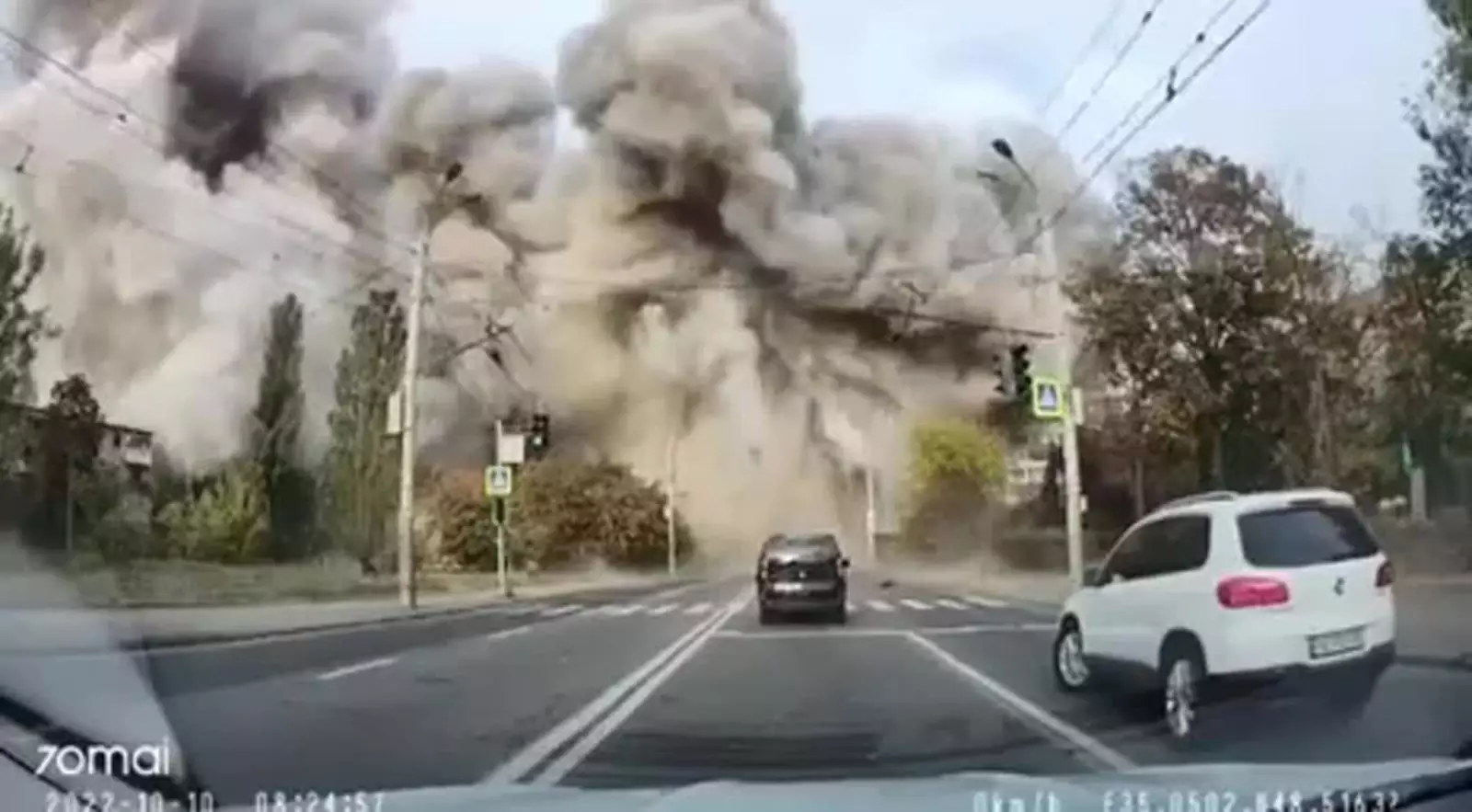 Видеорегистратор снял эпичное видео ракетного удара по Днепру