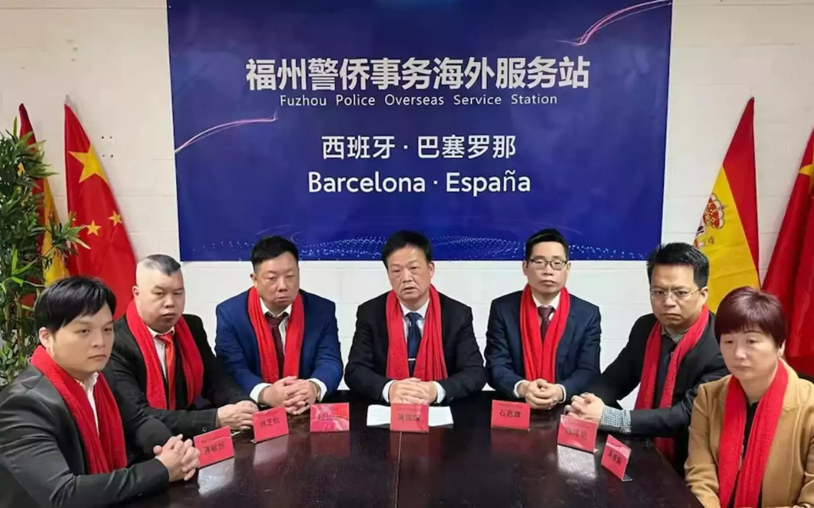 Китайская "заморская станция технического обслуживания полиции" в Барселоне, Испания. Тридцать шесть были открыты в 16 европейских странах, включая Францию, Великобританию и Германию.