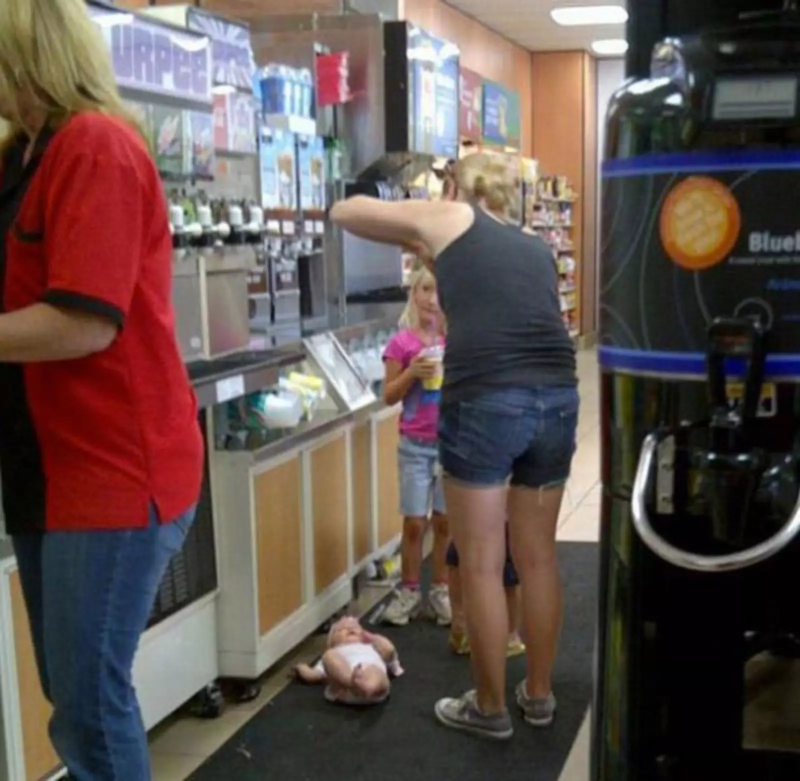 Маме нужна газировка. Маме нужна газировка.