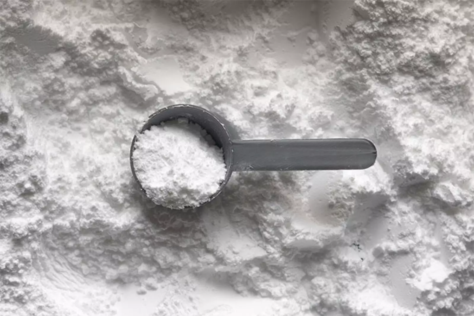 если ваша раковина засорилась, насыпьте в нее столько пищевой соды, сколько сможете, а затем промойте уксусом. Он работает лучше, чем купленные в магазине химикаты для удаления засоров, и намного дешевле. если ваша раковина засорилась, насыпьте в нее столько пищевой соды, сколько сможете, а затем промойте уксусом. Он работает лучше, чем купленные в магазине химикаты для удаления засоров, и намного дешевле.