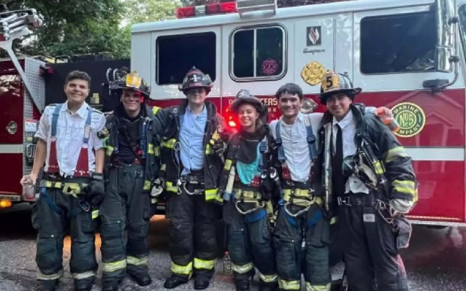 Райан Пармеджани, Касуми Лейн-Стасик, Хантер Вольпи, Эндрю Паттерсон, Шейн Хартиг и Питер Риццо. Райан Пармеджани, Касуми Лейн-Стасик, Хантер Вольпи, Эндрю Паттерсон, Шейн Хартиг и Питер Риццо.