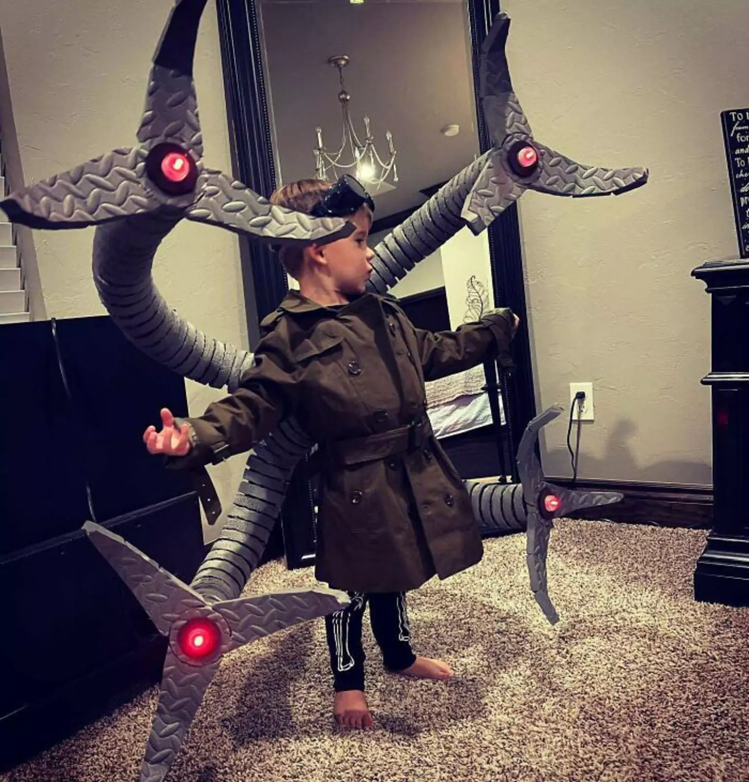 Костюм Доктора Осьминога из «Человека-Паука». Костюм Доктора Осьминога из «Человека-Паука».