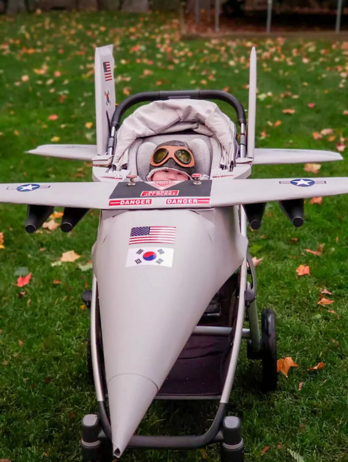 «Муж сделал нашему сыну первый костюм на Хэллоуин». «Муж сделал нашему сыну первый костюм на Хэллоуин».